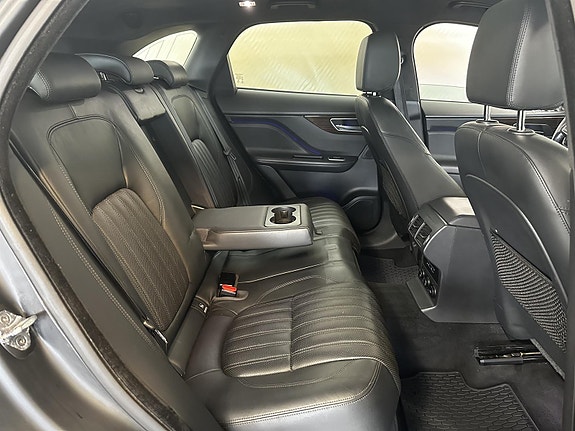 Jaguar F-PACE 16 of 28
