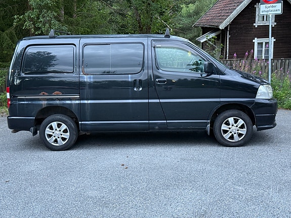 Toyota HiAce 7 of 22