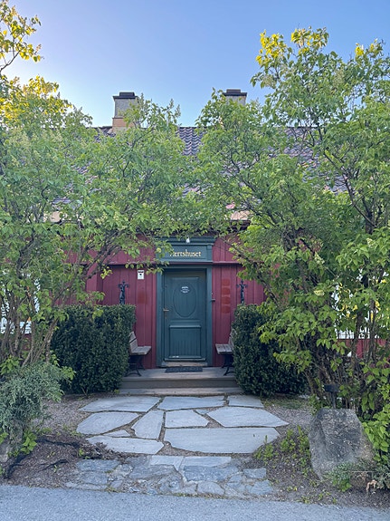 Sjarmerende og koselig hovedinngang