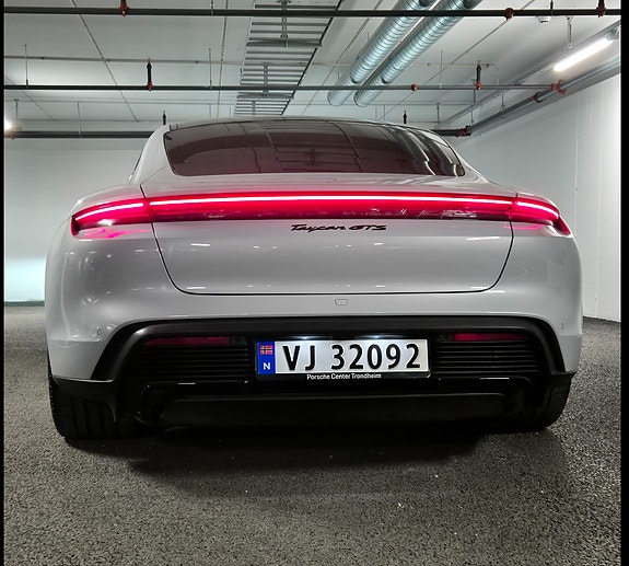 Porsche Taycan 5 of 13