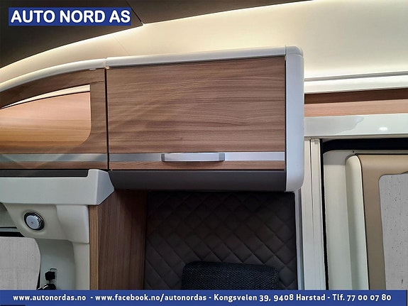  Tv på senkbart stativ i skap