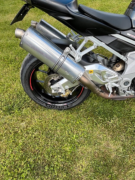 Aprilia Tuono 1000 R 9 of 12