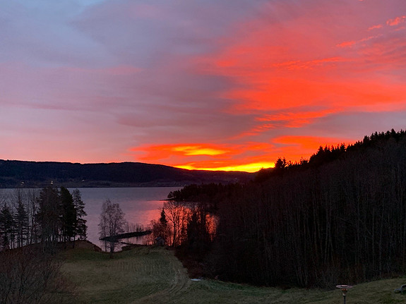 Kveldsstemning over området