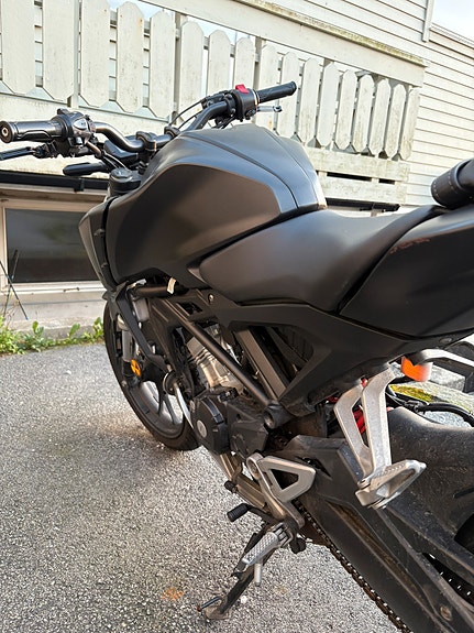 Honda CB 125 R 8 of 15