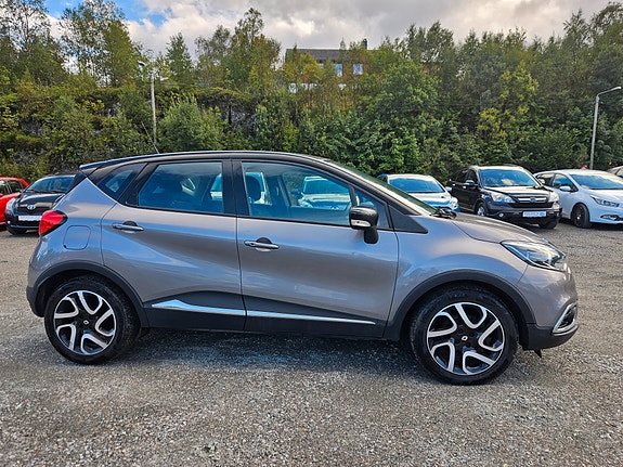 Renault Captur 3 of 5