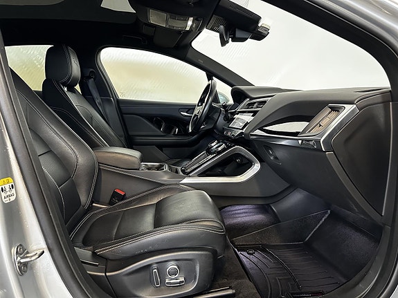 Jaguar I-PACE 13 of 21