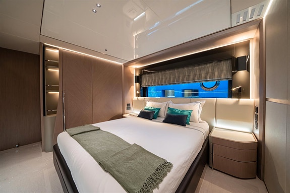 Sunseeker 100 Yacht 14 of 18