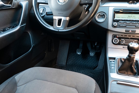 Volkswagen Passat 14 of 30