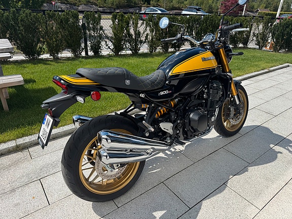 Kawasaki Z 900 RS 4 of 14
