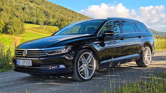 Volkswagen Passat 2 of 30