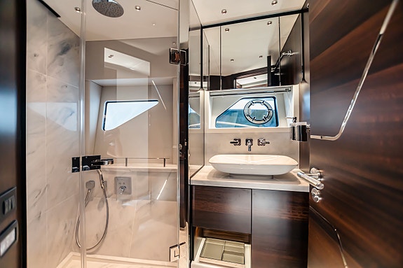 Sunseeker Predator 65 23 of 24