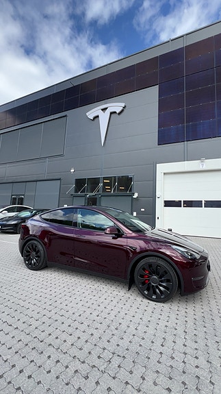 Tesla Model Y 23 of 23