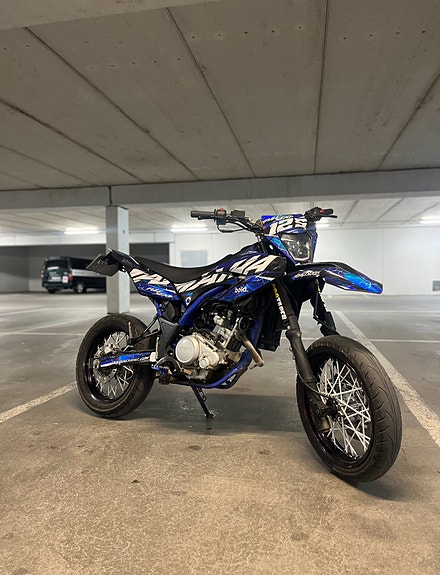 Yamaha WR 125 X 2 of 5