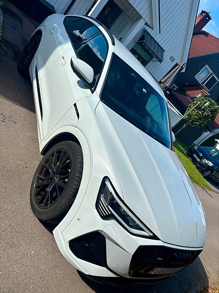 Audi e-tron 4 of 12