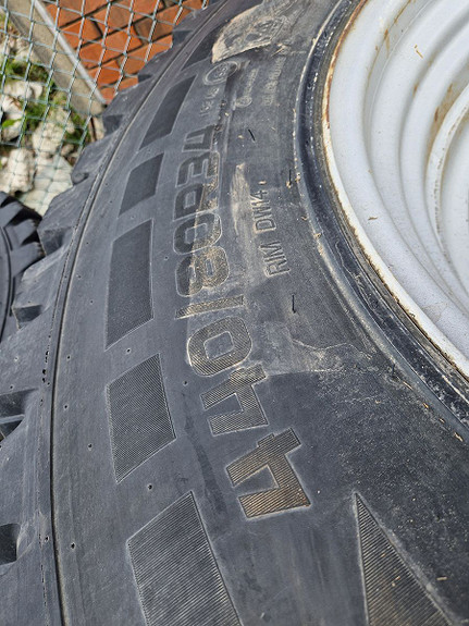 Andre / ikke oppgitt Nokia Hakkapilita TRI 360/80R24 og 440/80R34, kr 45 000,-