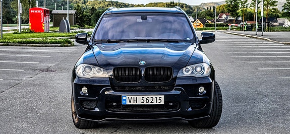 BMW X5 2 of 5