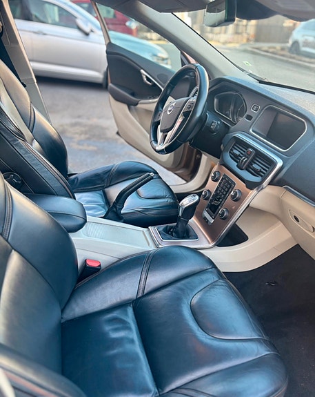 Volvo V40 8 of 18