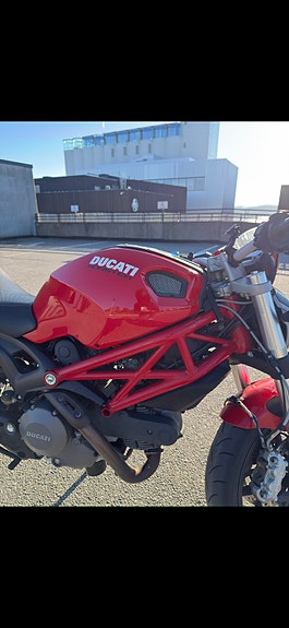 Ducati Monster 796 4 of 9