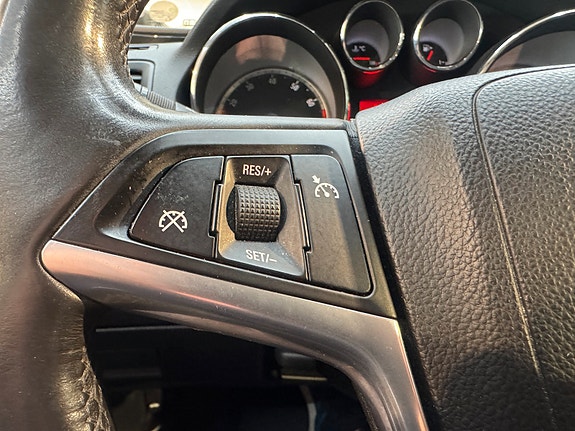 Opel Insignia 11 of 30