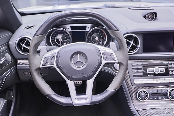Mercedes-Benz SL63 11 of 29