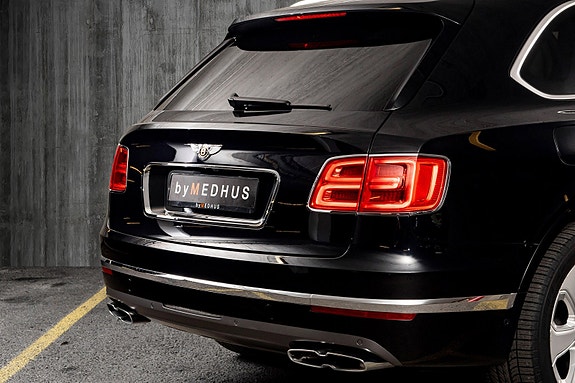 Bentley Bentayga 15 of 30
