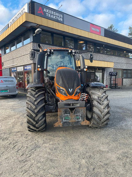 Valtra T254V m/FMG Underliggende skjær 2018, kr 899 000,-
