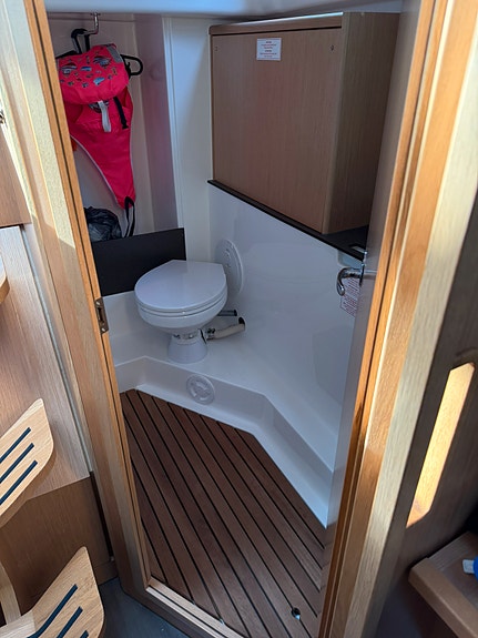 Bavaria 34 Cruiser STYLE 2020 - Båtplass ut sesongen + boblehavn i vinter 14 of 30