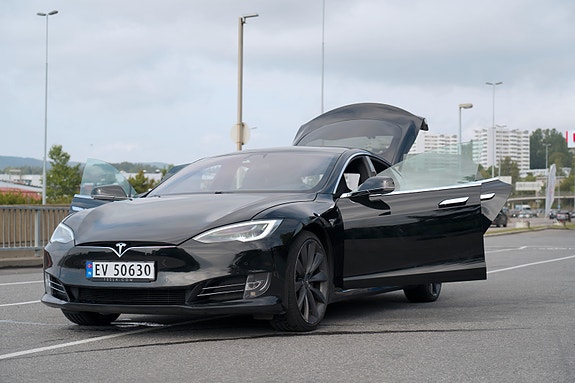 Tesla Model S 13 of 30