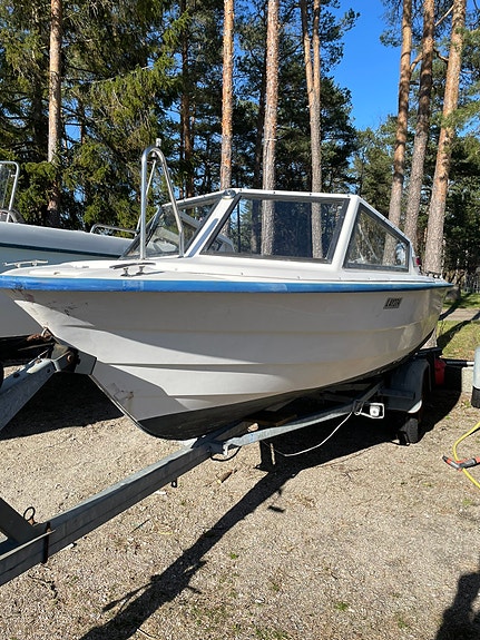 Askeladden 3050 Sport m/putesett og hydrauliske Trimflaps samt stereo