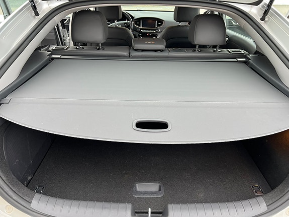 Hyundai IONIQ 11 of 15