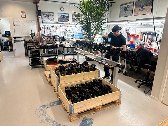 Fjord Defence AS lever produkter til flere land, fra lyse trivelige lokaler på Nøtterøy