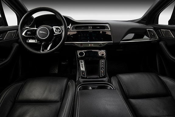 Jaguar I-PACE 12 of 30