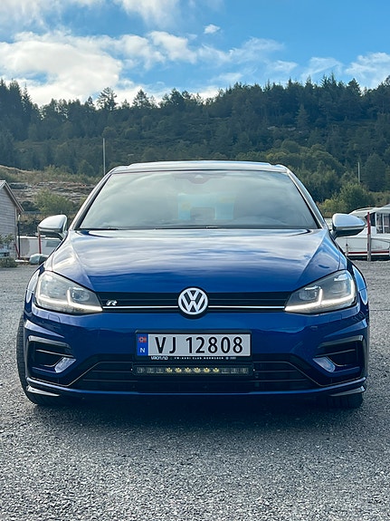 Volkswagen Golf VII 2 of 5