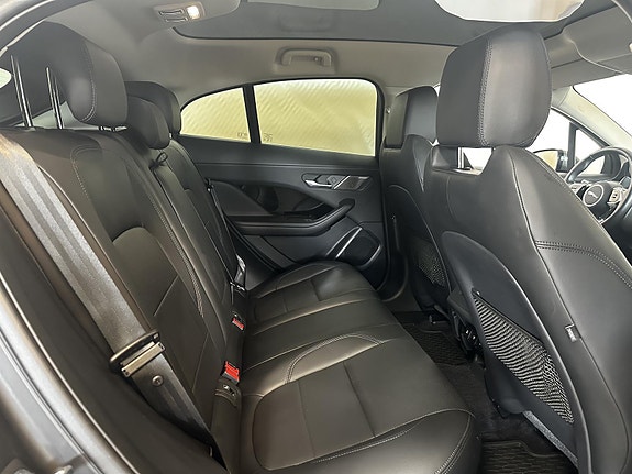 Jaguar I-PACE 13 of 21