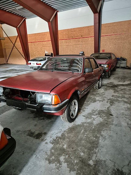 Ford Granada 2 of 5