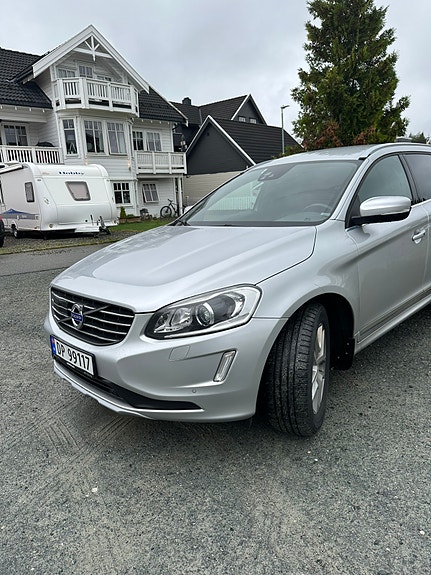 Volvo XC60 2 of 17