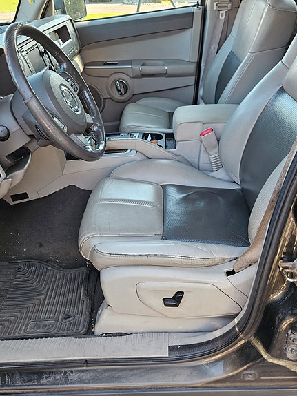 Jeep Commander 12 of 30