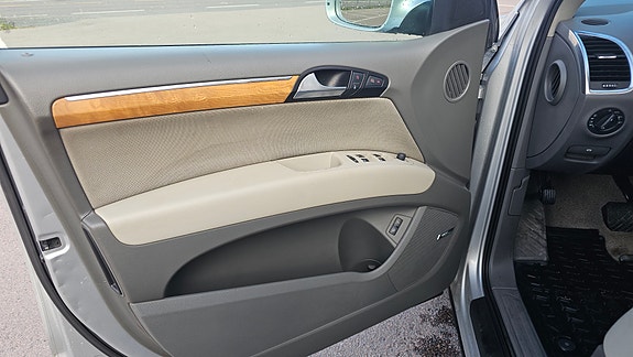 Audi Q7 12 of 16