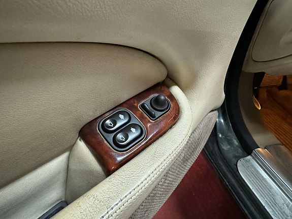 Jaguar XK 18 of 29
