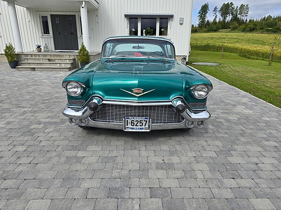 Cadillac Deville 1957 photo 3