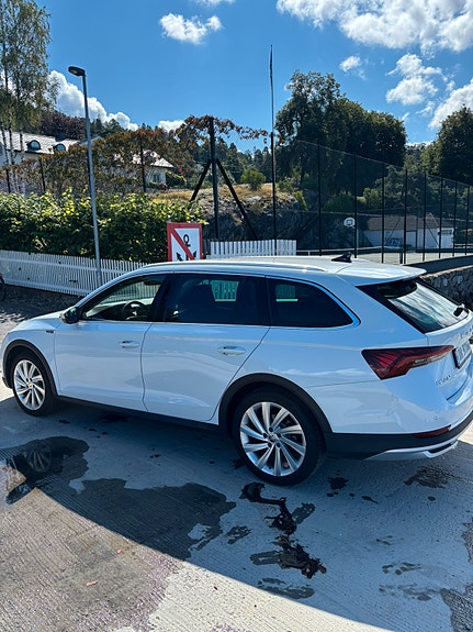 Skoda Octavia Scout 4 of 5
