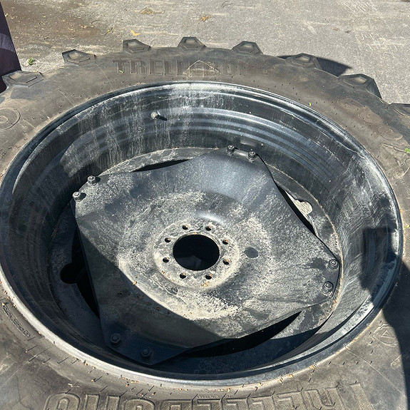 Tm 800 600/65-R38  480/65-R24