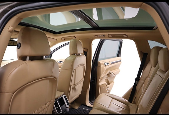 Porsche Cayenne 16 of 22