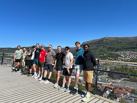 Kontoret ligger rett ved vakre Løvstien