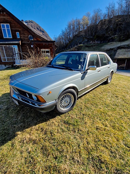 BMW 745iA 6 of 14