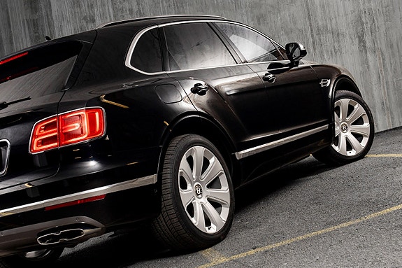 Bentley Bentayga 16 of 30