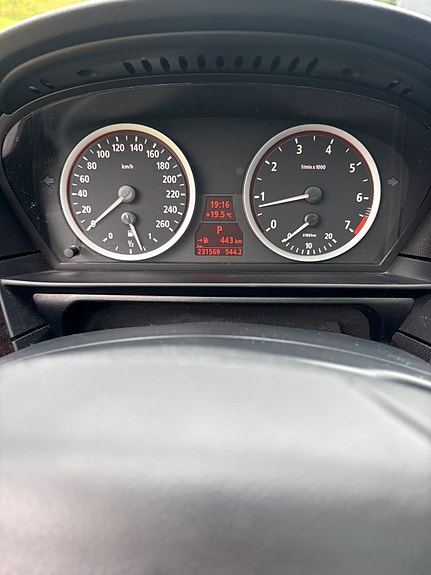 BMW 550i 11 of 15