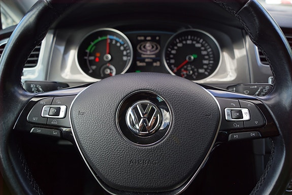 Volkswagen e-Golf VII 13 of 30