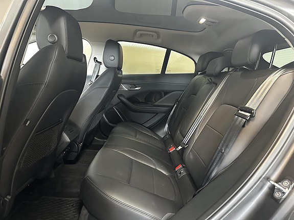 Jaguar I-PACE 11 of 21