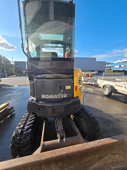 Komatsu Pc30-Mr 2 of 5